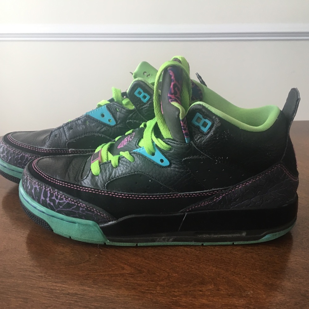 Girls Jordan size 7Y